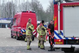 Man zakt door ijs in het Hemmeland