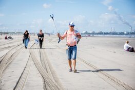 Start grootste strandopruimactie van Nederland: ruim 1.700 vrijwilligers maken de Noordzeestranden schoon