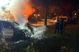 Auto in brand aan Riethalmweg in Landsmeer