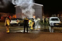 Auto in brand aan Riethalmweg in Landsmeer