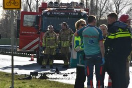 Frontale aanrijding op Jaagweg bij Ilpendam, weg uren afgesloten