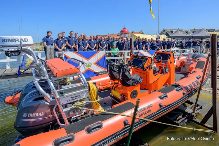 KNRM Marken doopt geschonken reddingboot 'Bertien'