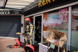 Brand op plafond in dierenwinkel in Landsmeer