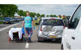 Twee gewonden na botsing op N235