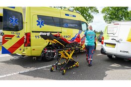 Twee gewonden na botsing op N235