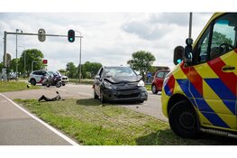 Twee gewonden na botsing op N235