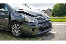 Twee gewonden na botsing op N235