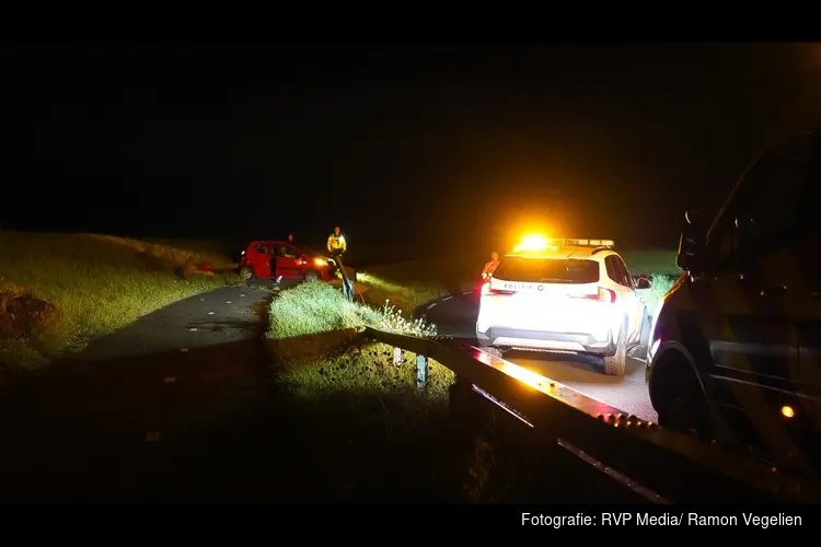 Auto raakt in slip en ramt verkeerspaal op N518