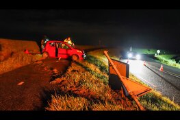 Auto raakt in slip en ramt verkeerspaal op N518