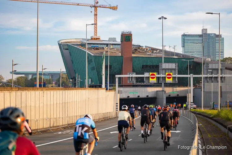 Recordaantal businessteams aan de start Saxo Dam tot Dam FietsClassic