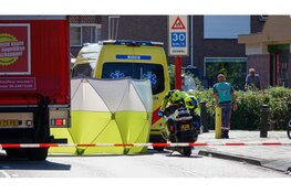 Fietser overleden na aanrijding met vrachtwagen in Volendam