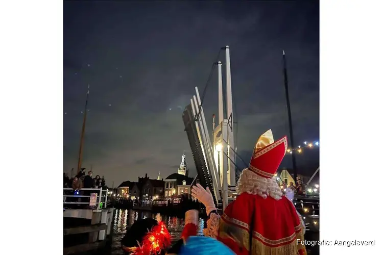 Het grote uitzwaaifeest van Sinterklaas in Monnickendam