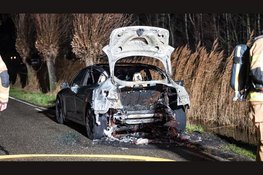 Auto volledig verwoest door nachtelijke brand in Purmerland