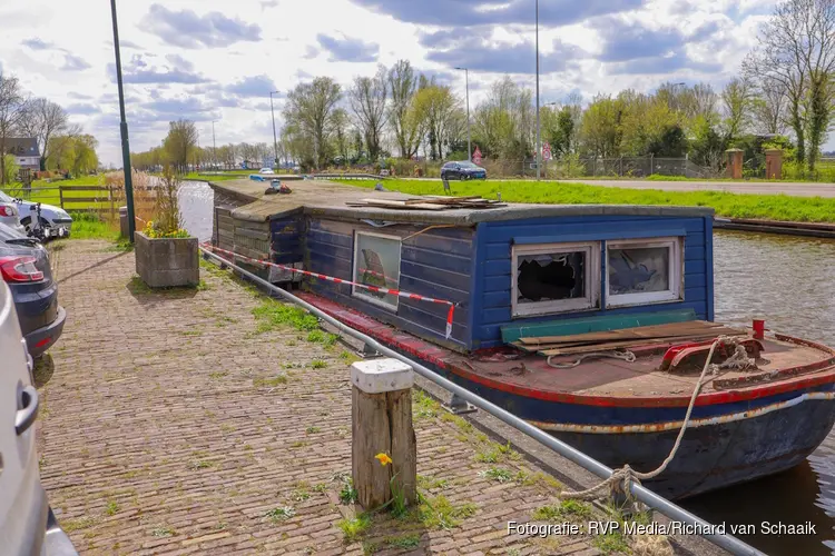 Flinke schade na brand in woonboot Monnickendam