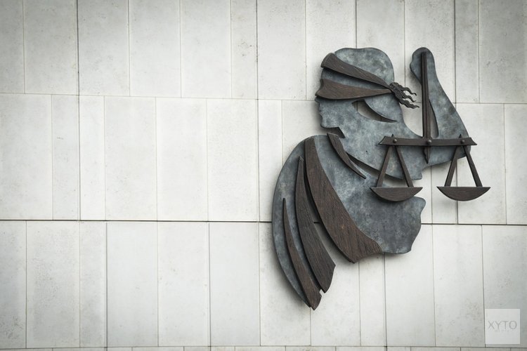 17 jaar celstraf en TBS met dwangverpleging geëist tegen man die zijn moeder doodde en haar onderbenen afzaagde