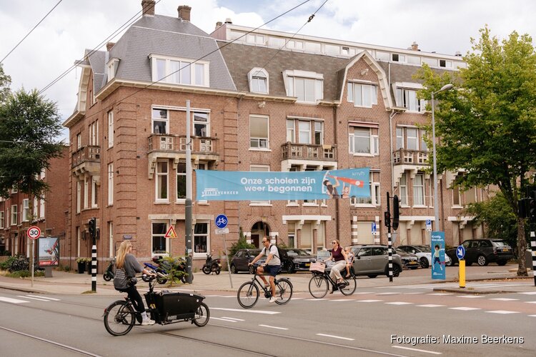 230 blauwe spandoeken markeren start schooljaar