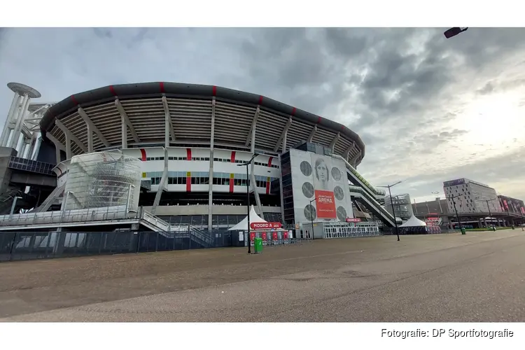 Ajax na doelpuntrijk duel naar competitiefase Conference League