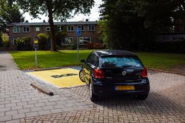 Opvallende parkeerplekken stimuleren nuchter rijden