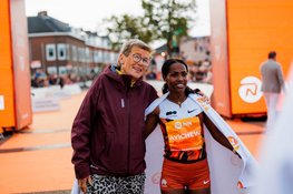 Ayichew verpulvert na bijna 40 jaar parcoursrecord bij 40e NN Dam tot Damloop