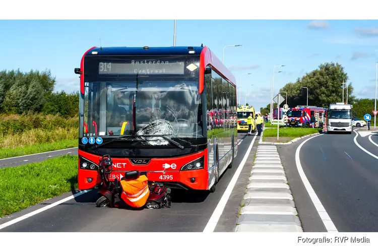 Persoon op scootmobiel overleden na aanrijding met ov bus in Edam