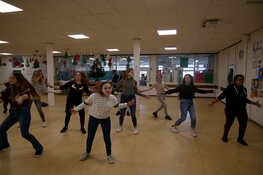 SG Nelson Mandela viert de Nelson Mandela dag met Nienke Plas