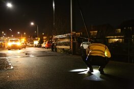 Auto botst tegen brug: bestuurder aangehouden