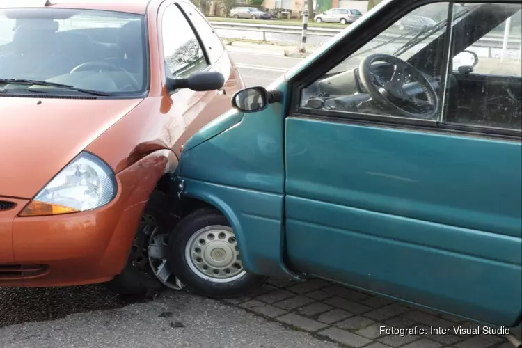 Gewonde bij botsing 45km-auto