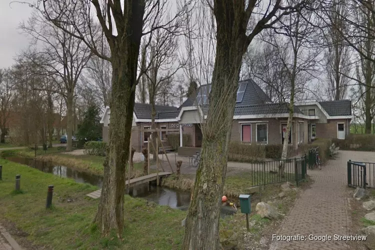 Basisschool Zuiderwoude ontruimd om ontwortelde bomen