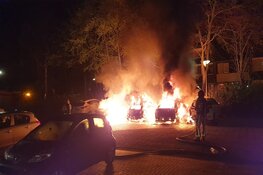 Ravage na brand in Oostzaan: vier auto's in de fik
