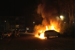 Ravage na brand in Oostzaan: vier auto's in de fik
