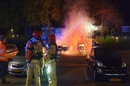 Ravage na brand in Oostzaan: vier auto's in de fik