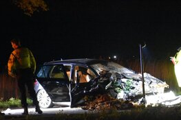 Auto crasht tegen pijlwagen op N247: meerdere gewonden