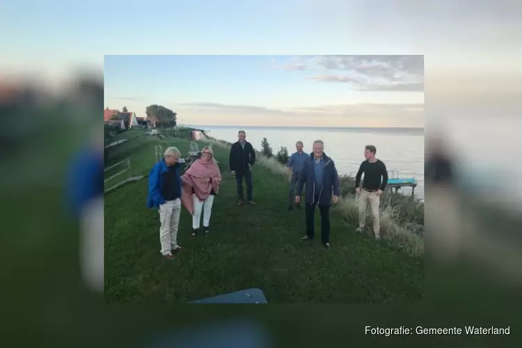 Burgemeester Heldoorn bezoekt dorpsraad Uitdam