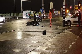 Motorrijder gewond bij ongeval Ilpendam, weg afgezet
