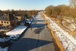 Schaatspret op de Ringvaart in Oostzaan
