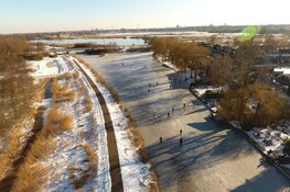 Schaatspret op de Ringvaart in Oostzaan