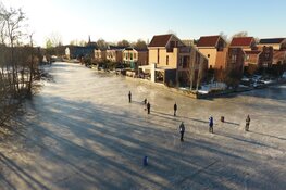 Schaatspret op de Ringvaart in Oostzaan