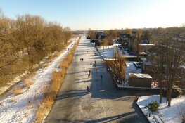 Schaatspret op de Ringvaart in Oostzaan