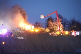 Uitslaande brand in woning Oostzaan
