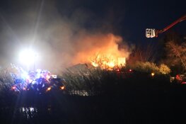 Uitslaande brand in woning Oostzaan