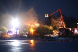 Uitslaande brand in woning Oostzaan