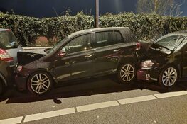 Zeven auto's botsen op elkaar op A7 bij Zaandam, vier personen naar ziekenhuis gebracht