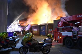 Uitslaande brand aan Dieselstraat in Volendam
