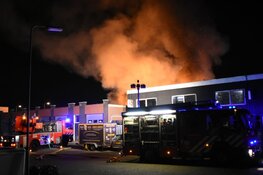 Uitslaande brand aan Dieselstraat in Volendam