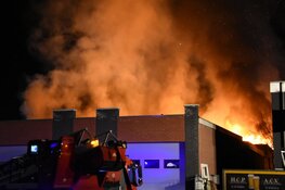 Uitslaande brand aan Dieselstraat in Volendam