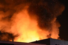 Uitslaande brand aan Dieselstraat in Volendam