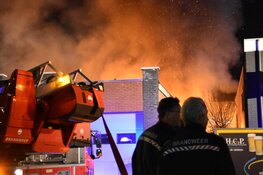 Uitslaande brand aan Dieselstraat in Volendam