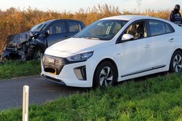 2 auto's total loss na ongeval op de N247 bij Katwoude