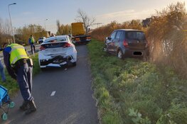 2 auto's total loss na ongeval op de N247 bij Katwoude