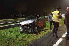 Ongeval op A7, auto tegen vangrail